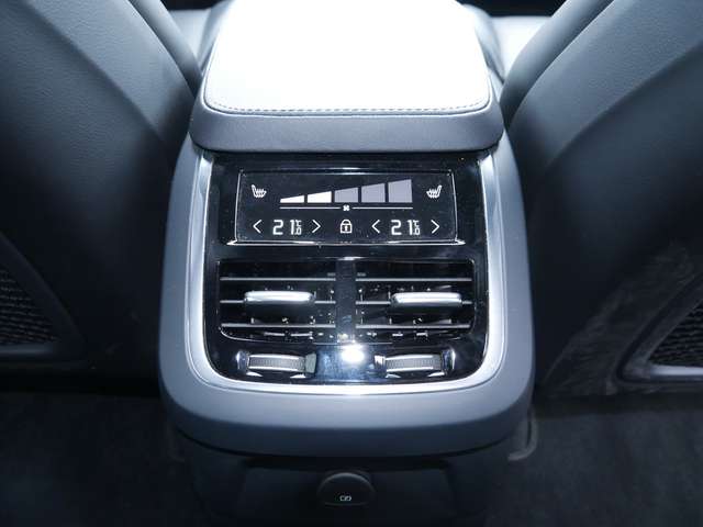 Volvo  Recharge T8 AWD Dark Plus STANDHZ LED